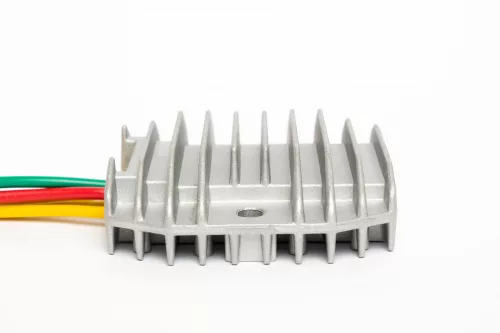 Three-phase MOSFET regulator rectifier